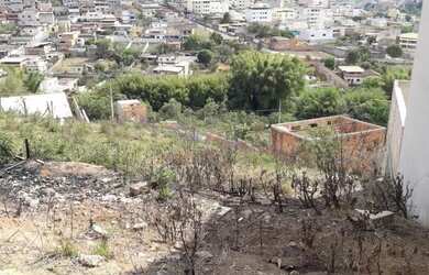 Imagem: O terreno à venda possui 245m² de Área e está localizado