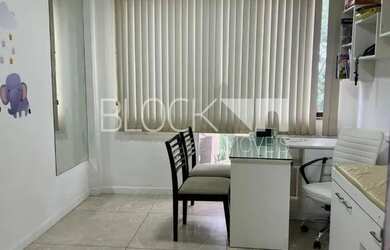 Imagem: O depósito possui 1 Vaga na garagem, 21m² de Área e está