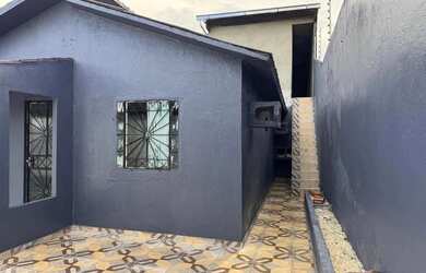 Imagem: A casa possui 3 Dormitórios, 3 Banheiros, 3 Vagas na garagem