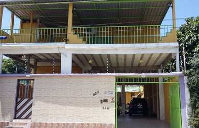 Imagem: A casa possui 4 Dormitórios, 3 Banheiros, 3 Vagas na garagem