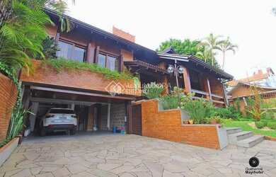 Imagem: A casa possui 3 Dormitórios, 4 Banheiros, 4 Vagas na garagem