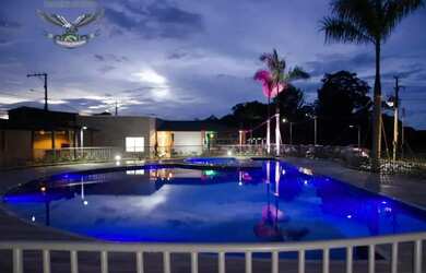 Imagem: A casa em condomínio possui 4 Dormitórios, 4 Banheiros, 2