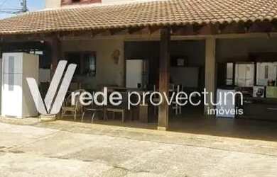 Imagem: A casa possui 3 Dormitórios, 2 Banheiros, 4 Vagas na garagem