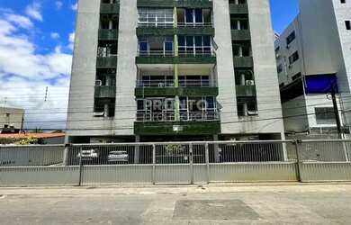 Imagem: O apartamento possui 3 Dormitórios, 1 Banheiro, 1 Vaga na garagem