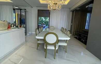 Imagem: A casa em condomínio possui 5 Dormitórios, 5 Banheiros, 5