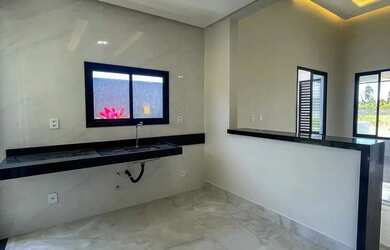 Imagem: A casa em condomínio possui 3 Dormitórios, 2 Banheiros, 2