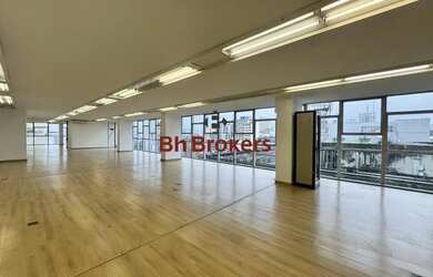 Imagem: O depósito possui 686m² de Área e está localizado em Centro