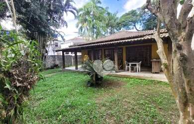 Imagem: A casa possui 3 Dormitórios, 2 Banheiros, 3 Vagas na garagem