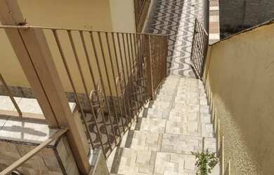 Imagem: A casa possui 4 Dormitórios, 3 Banheiros, 3 Vagas na garagem