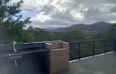 Imagem: A casa em condomínio possui 3 Dormitórios, 2 Banheiros, 2