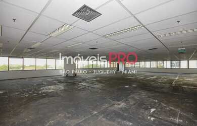 Imagem: O depósito à venda possui 5 Vagas na garagem e 443m² de Área