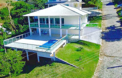 Imagem: A casa em condomínio possui 3 Dormitórios, 4 Banheiros, 5