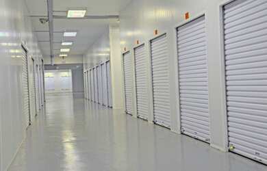 Imagem: O depósito possui 5 Vagas na garagem e 2m² de Área e está