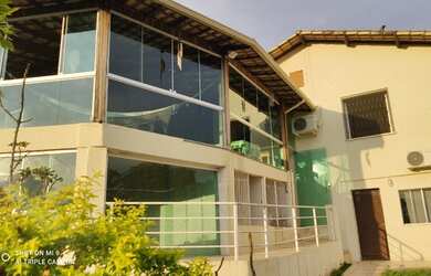 Imagem: A casa possui 4 Dormitórios, 4 Banheiros, 5 Vagas na garagem