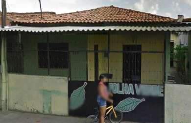 Imagem: A casa possui 2 Dormitórios, 1 Banheiro, 1 Vaga na garagem