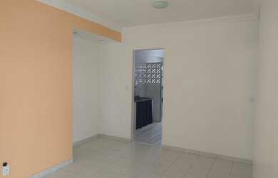 Imagem: A casa possui 2 Dormitórios, 1 Banheiro, 1 Vaga na garagem