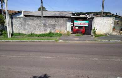Imagem: A casa possui 2 Dormitórios, 1 Banheiro, 1 Vaga na garagem