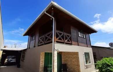 Imagem: A casa possui 3 Dormitórios, 3 Banheiros, 3 Vagas na garagem