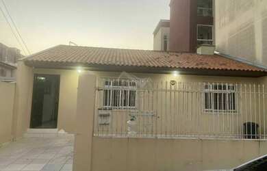 Imagem: A casa possui 2 Dormitórios, 2 Banheiros e 150m² de Área