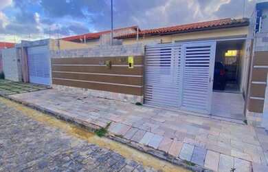 Imagem: A casa possui 3 Dormitórios, 2 Banheiros, 3 Vagas na garagem