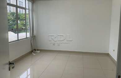 Imagem: O depósito possui 1 Vaga na garagem, 50m² de Área e está