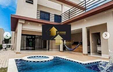 Imagem: A casa em condomínio possui 4 Dormitórios, 4 Banheiros, 2