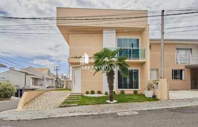 Imagem: A casa à venda possui 3 Dormitórios, 3 Banheiros, 3 Vagas