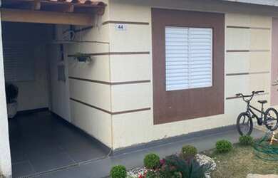 Imagem: A casa em condomínio possui 3 Dormitórios, 1 Banheiro, 1 Vaga