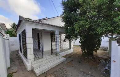 Imagem: A casa possui 3 Dormitórios, 1 Banheiro, 420m² de Área e