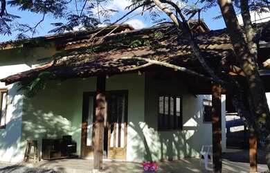 Imagem: A casa possui 2 Dormitórios, 1 Banheiro, 1 Vaga na garagem