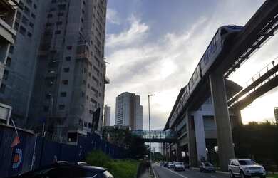 Imagem 15: ANDAR ALTO E VISTA LIVRE A APENAS 20 METROS DA ESTAÇÃO