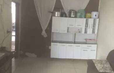 Imagem: A casa possui 3 Dormitórios, 1 Banheiro, 2 Vagas na garagem