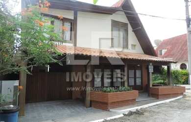 Imagem: A casa em condomínio possui 4 Dormitórios, 3 Banheiros, 2