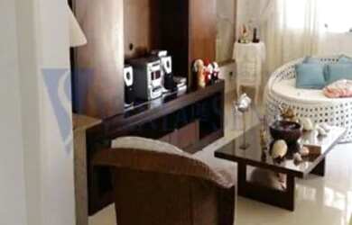 Imagem: A casa possui 4 Dormitórios, 1 Banheiro, 380m² de Área e