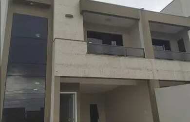 Imagem: A casa possui 3 Dormitórios, 3 Banheiros, 2 Vagas na garagem