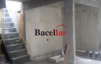 Imagem: A casa possui 3 Dormitórios, 3 Banheiros, 1 Vaga na garagem