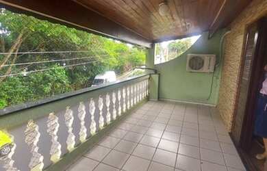 Imagem: A casa possui 3 Dormitórios, 2 Banheiros, 1 Vaga na garagem