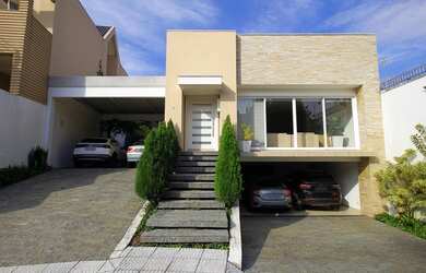 Imagem: A casa em condomínio possui 5 Dormitórios, 5 Banheiros, 4