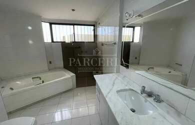 Imagem: O apartamento possui 4 Dormitórios, 5 Banheiros, 2 Vagas na