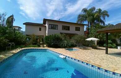 Imagem: A casa em condomínio possui 4 Dormitórios, 3 Banheiros, 5