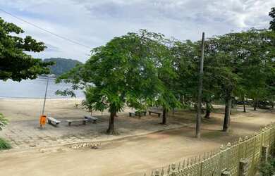 Imagem: A casa possui 5 Dormitórios, 4 Banheiros, 300m² de Área e