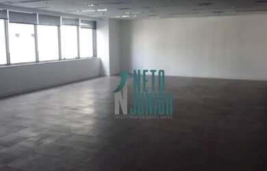 Imagem: O depósito possui 5 Vagas na garagem, 320m² de Área e está