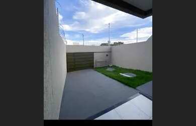 Imagem: A casa possui 2 Dormitórios, 1 Banheiro, 1 Vaga na garagem