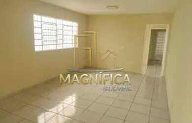 Imagem: A casa possui 4 Dormitórios, 3 Banheiros, 5 Vagas na garagem