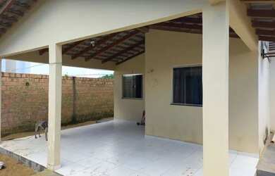 Imagem: A casa possui 2 Dormitórios, 1 Banheiro, 1 Vaga na garagem