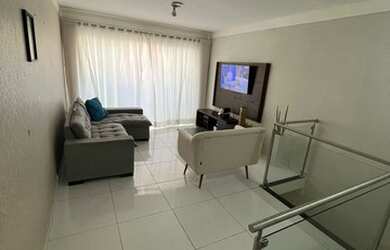 Imagem: A casa possui 3 Dormitórios, 5 Banheiros, 3 Vagas na garagem