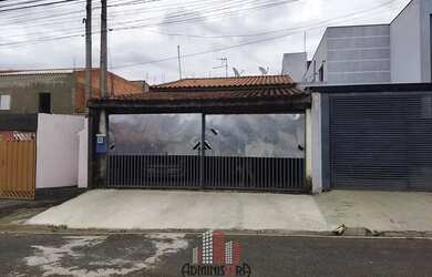 Imagem: A casa possui 2 Dormitórios, 2 Banheiros, 2 Vagas na garagem