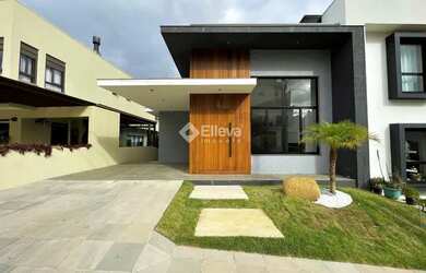 Imagem: A casa possui 3 Dormitórios, 2 Banheiros, 2 Vagas na garagem