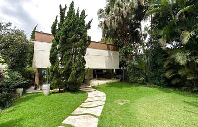 Imagem 10: Casa no jardim Europa. Churrasqueira, Varanda, Guarda roupaeLareira