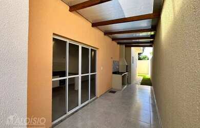 Imagem: A casa possui 2 Dormitórios, 1 Banheiro, 1 Vaga na garagem